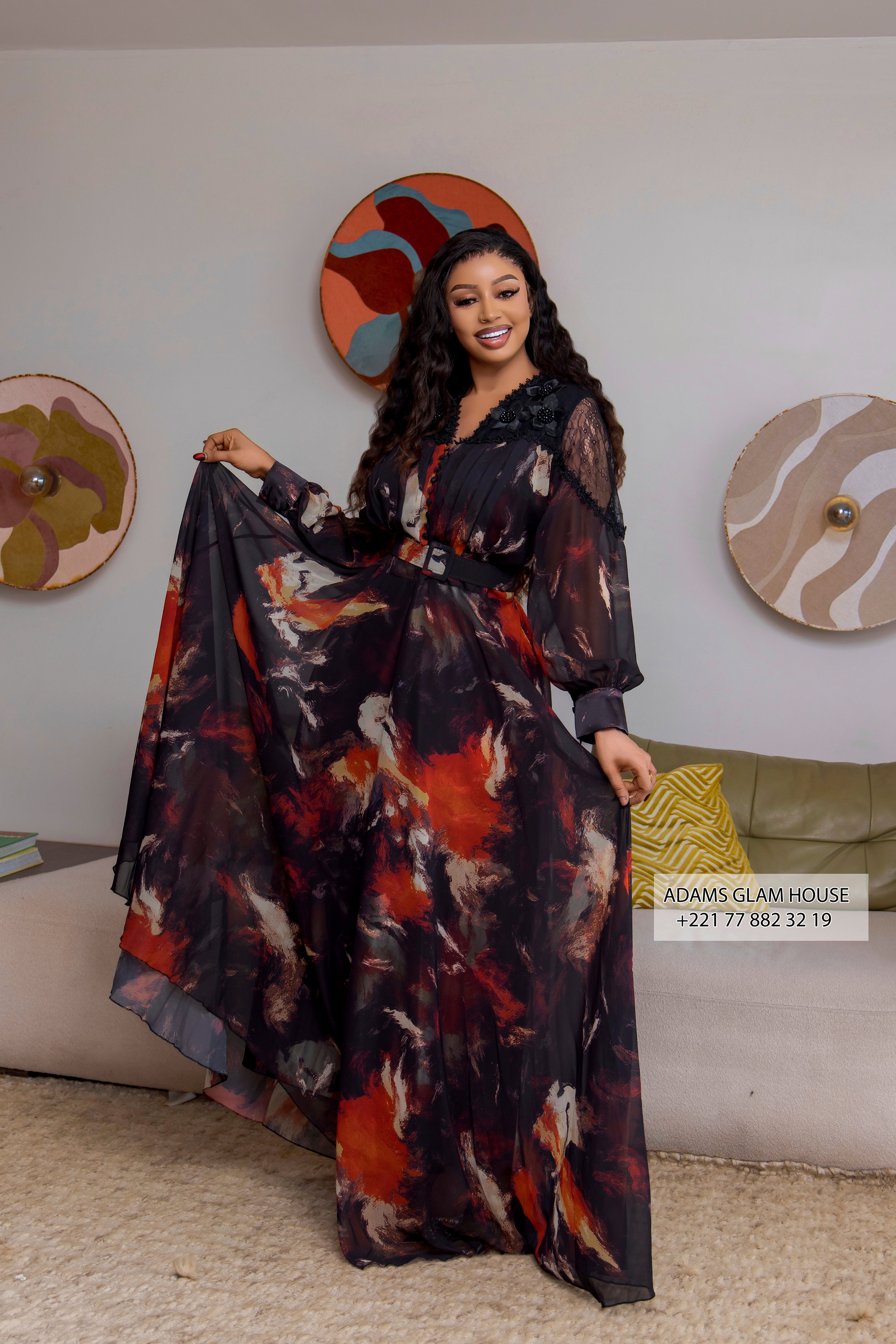 Robe Maxi Fluide en Mousseline Noire à Imprimé Abstrait Flamboyant et Dentelle