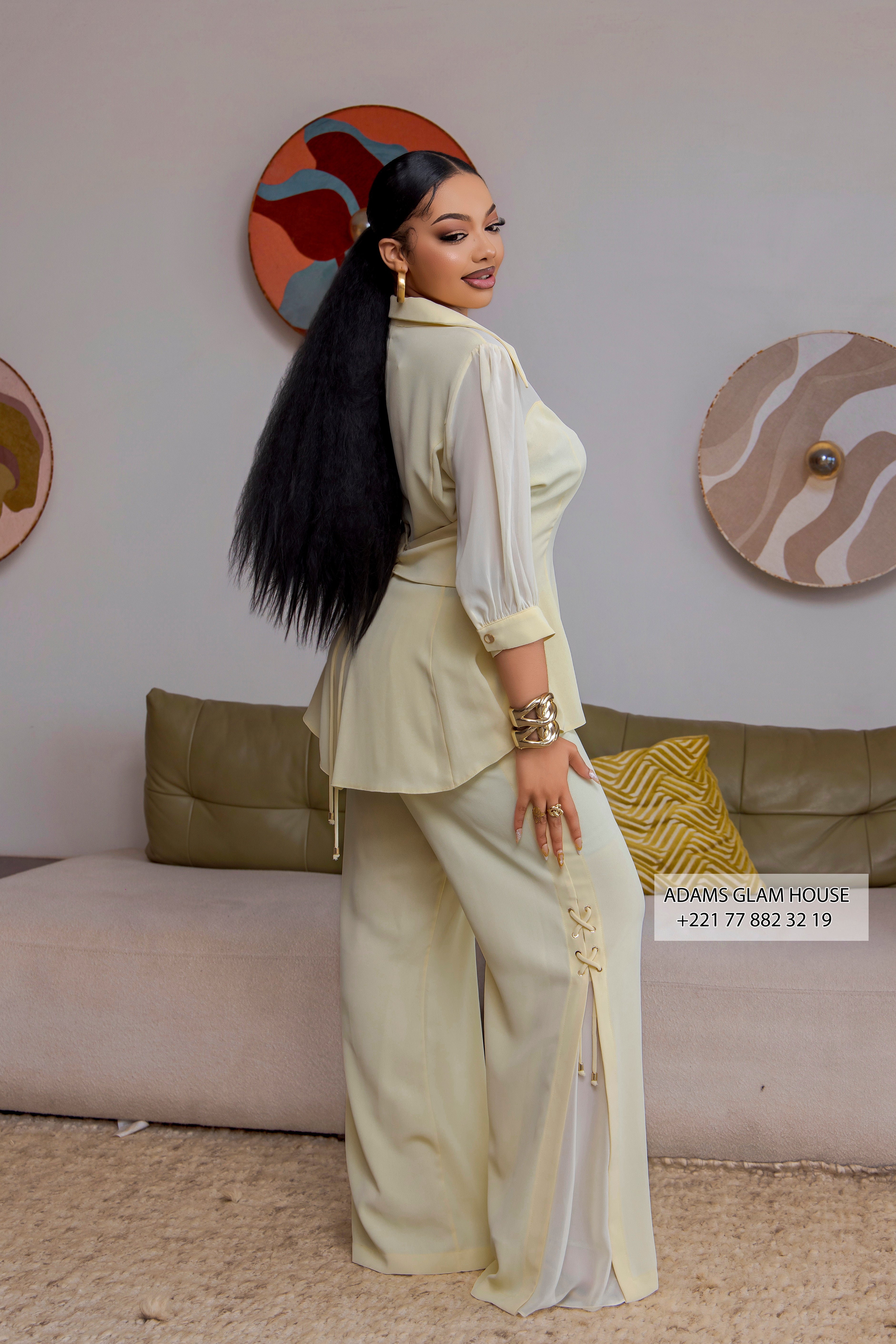 Ensemble Tailleur Jaune Pastel Veste Ceinturée et Pantalon Large à Lacets